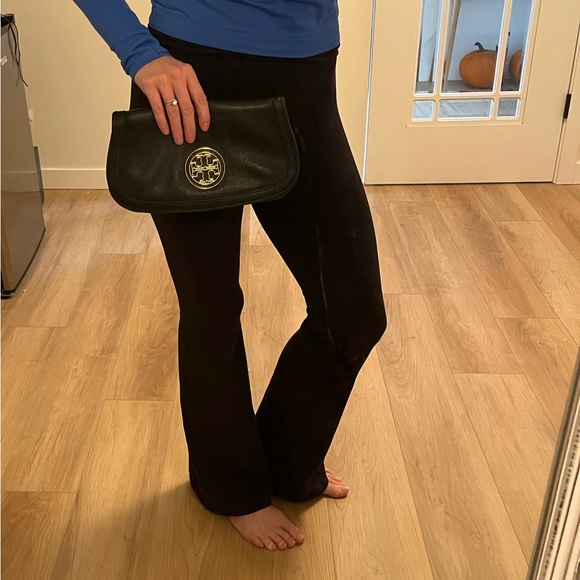 Tory Burch Clutch-Versatile worn 3 different way - Picture 7 of 10